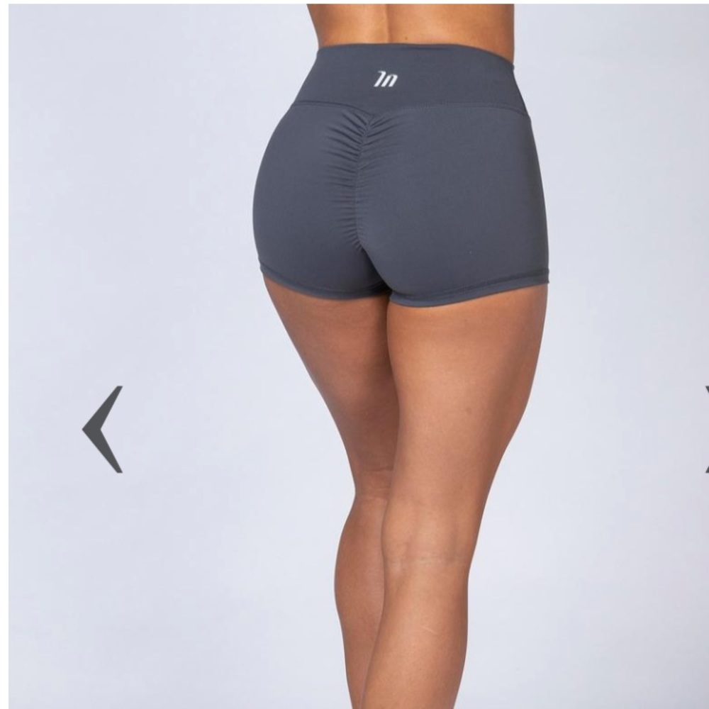 High waist scrunch shorts